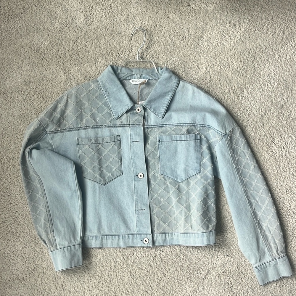 NWT Light wash denim jacket with patterning